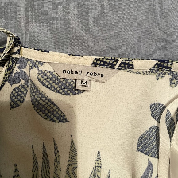 💐 3/ $15 Floral/ Leaves Top with Tie Back - Picture 3 of 9